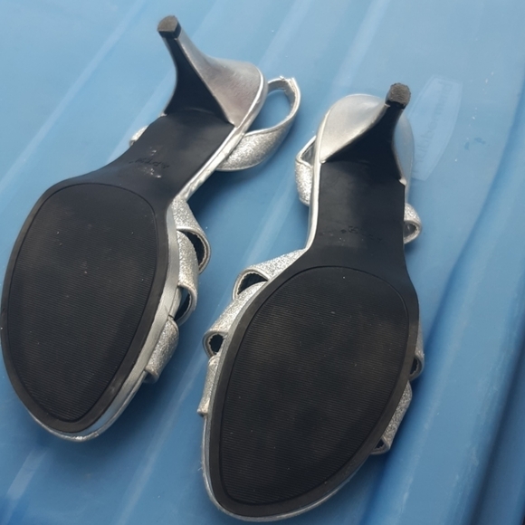 Kohl's silver metallic sparkly women wrap around size 9 heels - Picture 2 of 8